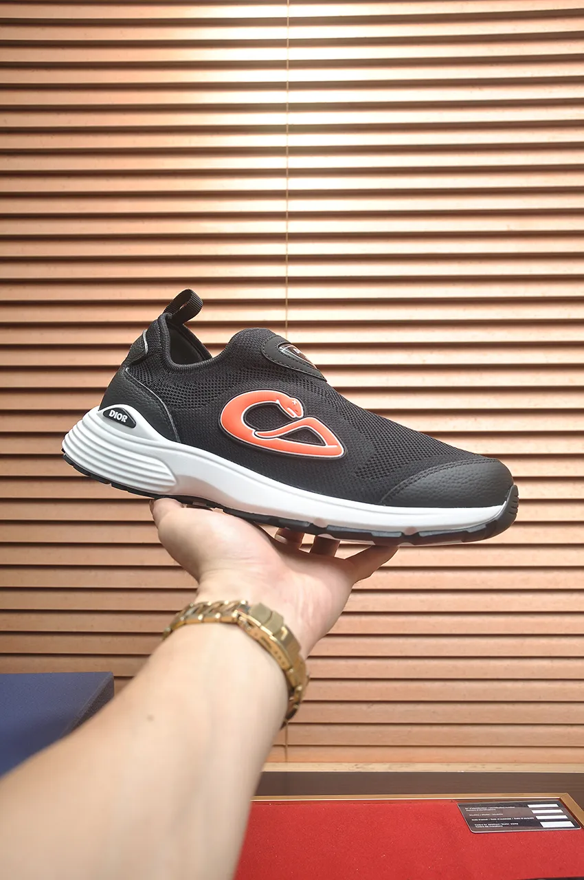 Men's Men's Shoes 💰540💶 𝐂𝐡𝐫𝐢𝐬𝐭𝐢𝐚𝐧 𝐃𝐢𝐨𝐫# Dior breathable fly-knit casual sneakers. The soft and breathable upper complements the lightweight textured effect rubber sole, decorated with various classic details, making it an ideal choice for everyday looks. Can be matched with various casual items to create a refined look Size: 38-46 (45 46 customized)